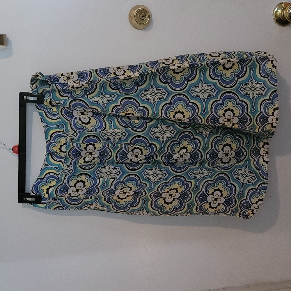 Petite skirt with pleats - Picture 1 of 3